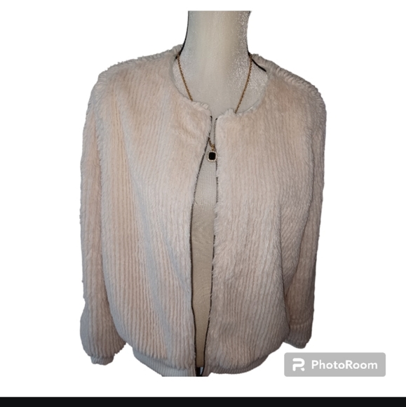 Bomber fauk fur or chenille material - Picture 2 of 4